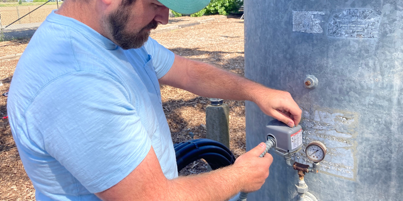 Wiring pressure switch for well pump